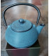 Blauwe gietijzeren theepot